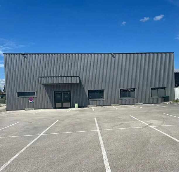 Industrial in Pontarlier for sale - Building Photo - Image 2 of 3