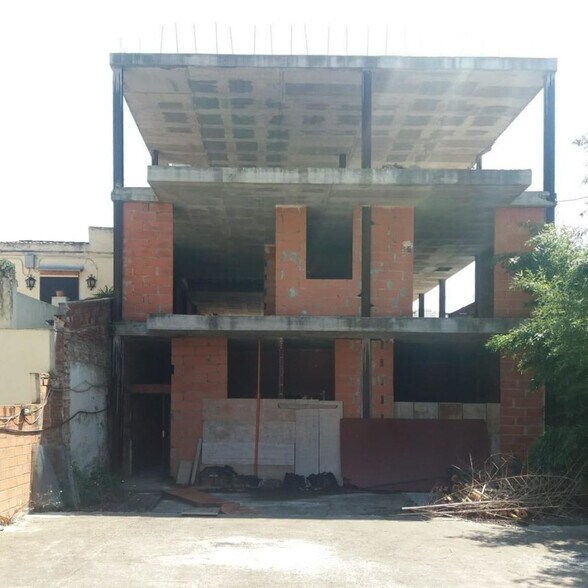 Multifamily in El Prat de Llobregat, Barcelona for sale - Building Photo - Image 1 of 3
