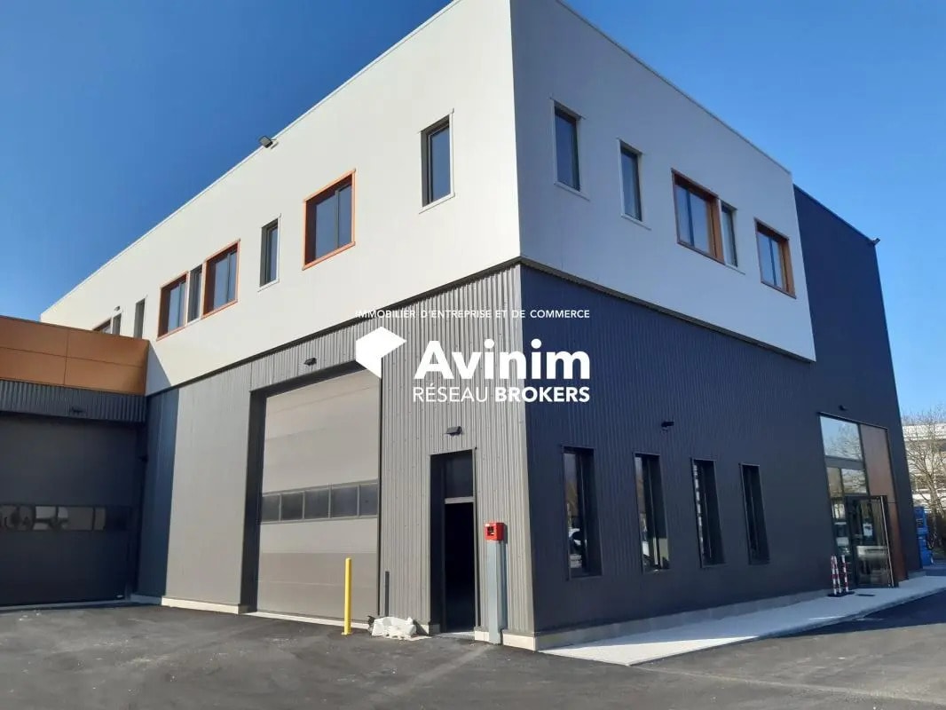 Flex in Méry for lease Building Photo- Image 1 of 7