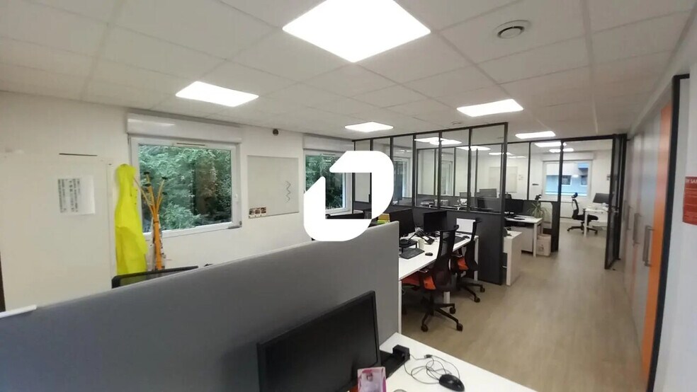 Office in Lille for lease - Building Photo - Image 3 of 9