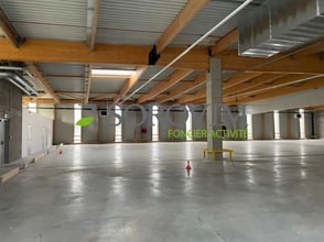 Flex in Lyon for lease Interior Photo- Image 1 of 4