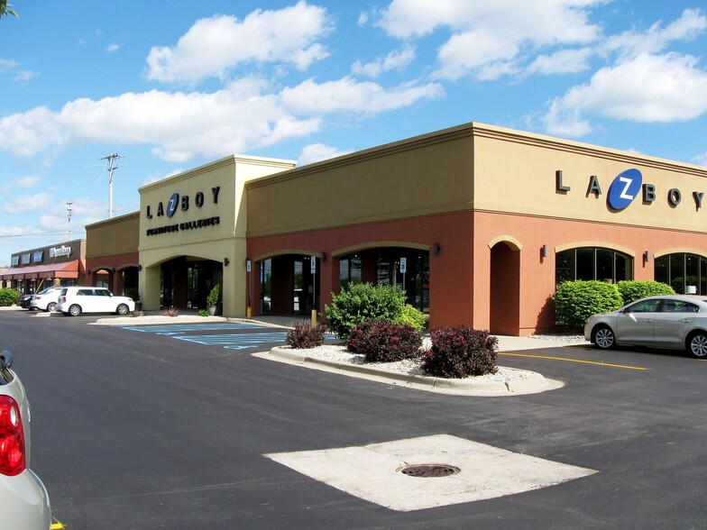 6025 W Saginaw Hwy, Lansing, MI for lease - Building Photo - Image 1 of 12