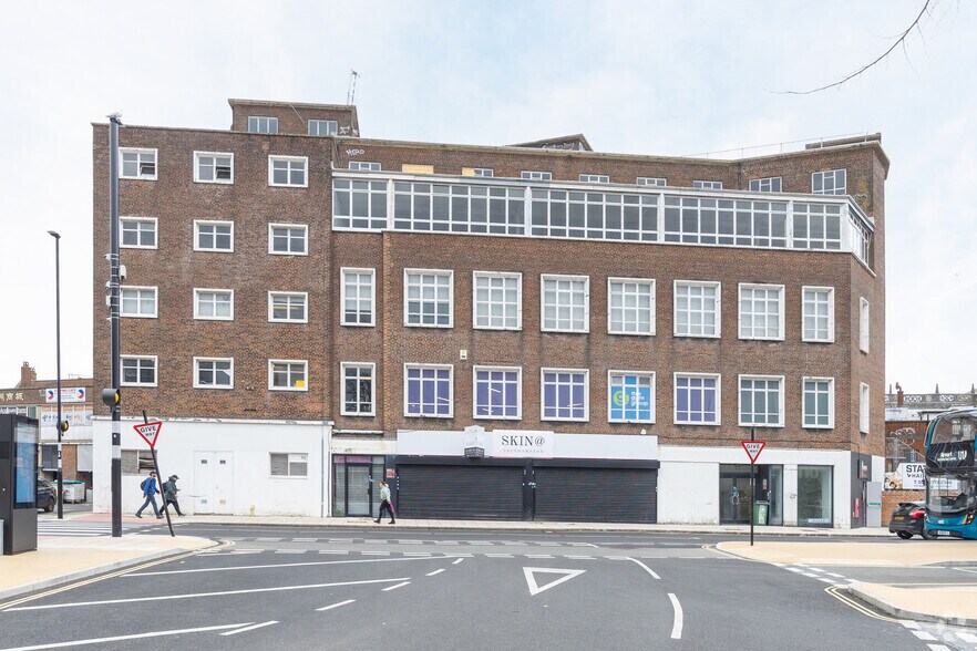 9 Castle Way, Southampton for sale - Primary Photo - Image 1 of 1