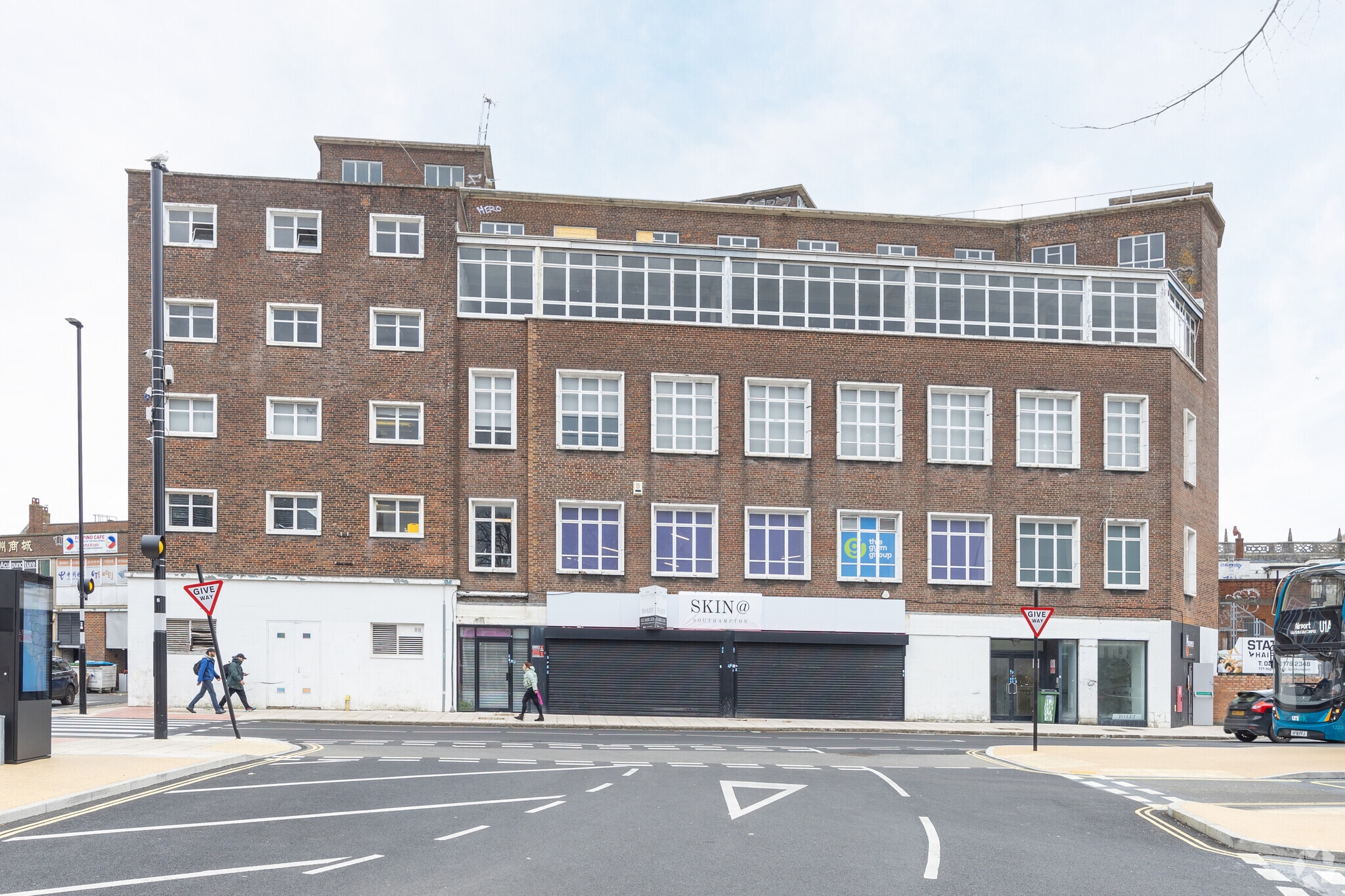 9 Castle Way, Southampton for sale Primary Photo- Image 1 of 1