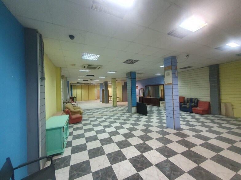 Retail in SEVILLA for lease - Building Photo - Image 2 of 12