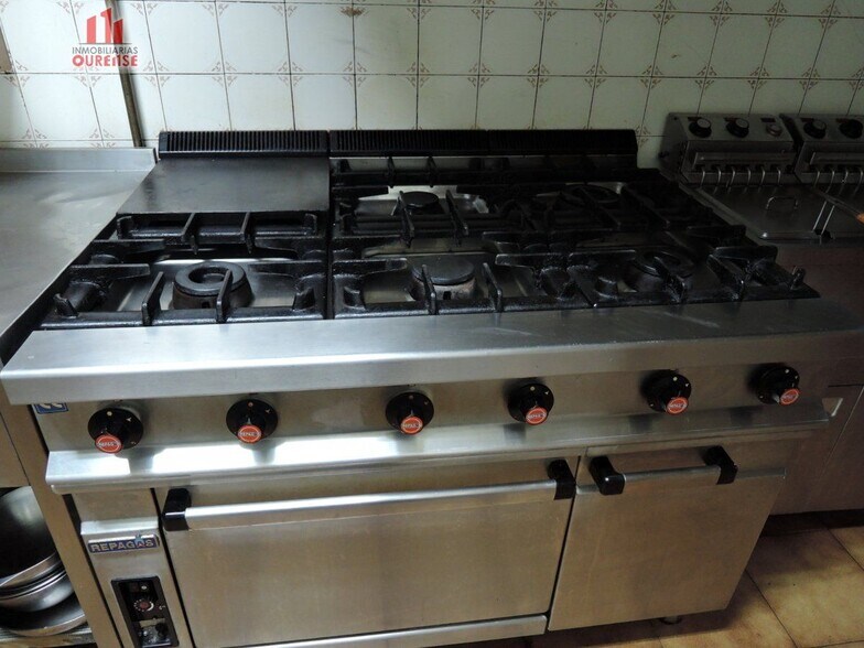 Retail in Ourense, Orense for lease - Building Photo - Image 1 of 24