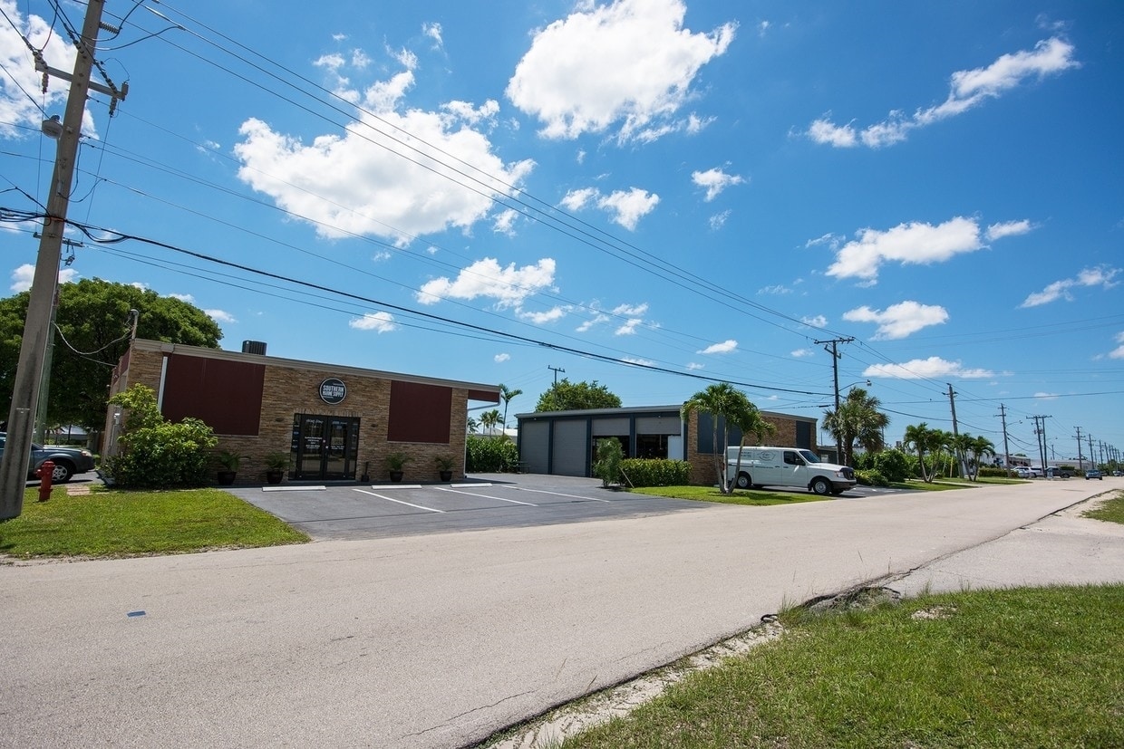 2600 SW 3rd Ave, Fort Lauderdale, FL for lease Primary Photo- Image 1 of 2