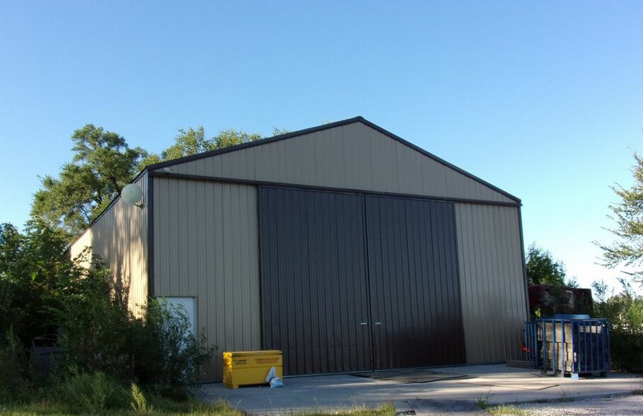 261 N 13th St, Tecumseh, NE for sale - Primary Photo - Image 1 of 1