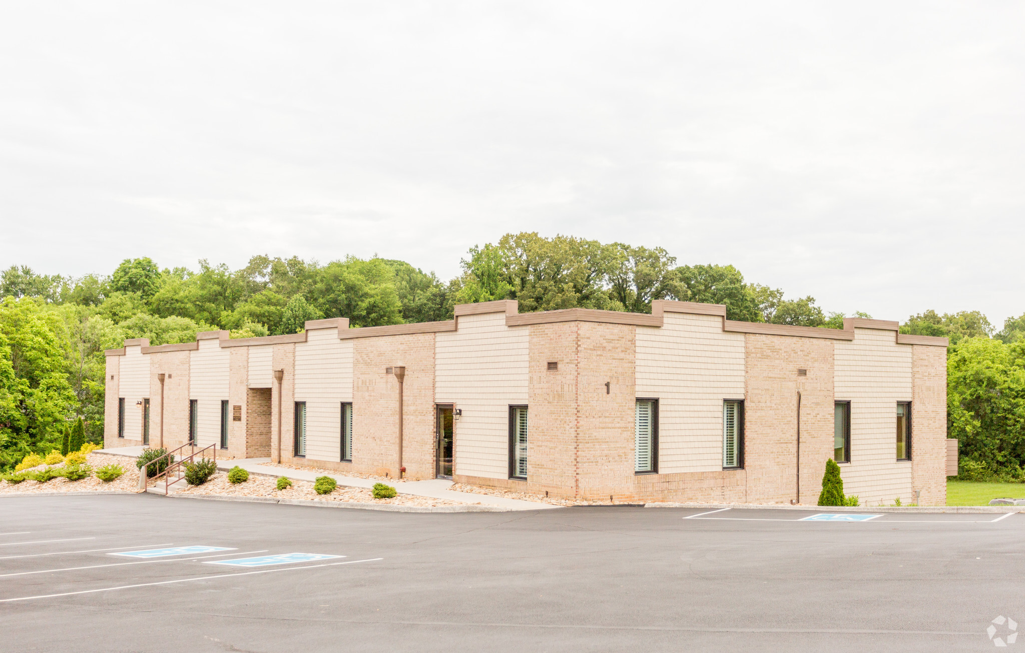 1117-1137 E Lamar Alexander Pky, Maryville, TN for lease Primary Photo- Image 1 of 8