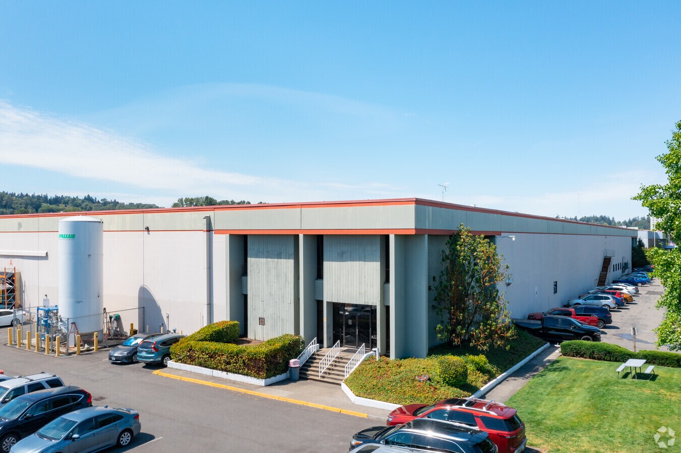 495 Andover Park E, Tukwila, WA 98188 Red Dot Bldg