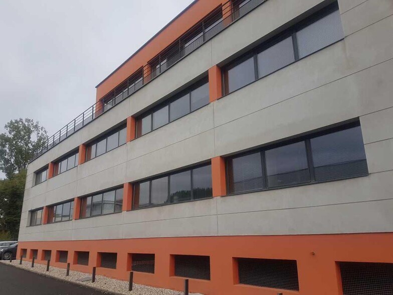 Office in Mérignac for lease - Building Photo - Image 1 of 4
