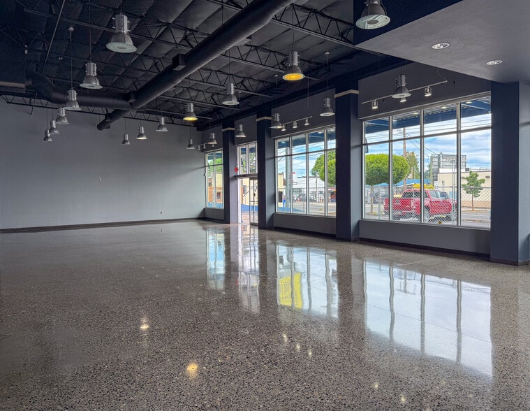 8073 SE 17th Ave, Portland, OR for sale - Building Photo - Image 2 of 9