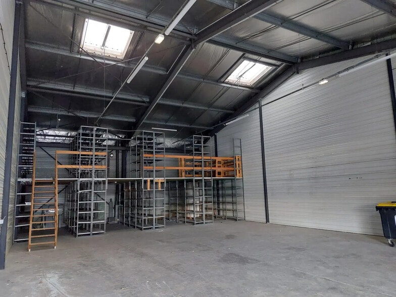 Industrial in La Seyne-sur-Mer for lease - Interior Photo - Image 2 of 5