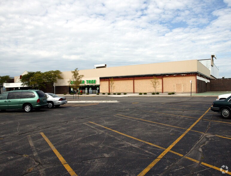 4311-4325 Plainfield Ave NE, Grand Rapids, MI for lease - Building Photo - Image 3 of 9
