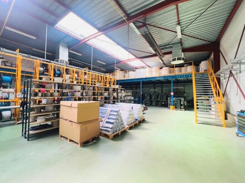 Flex in Saint-Germain-de-la-Grange for sale - Interior Photo - Image 2 of 17