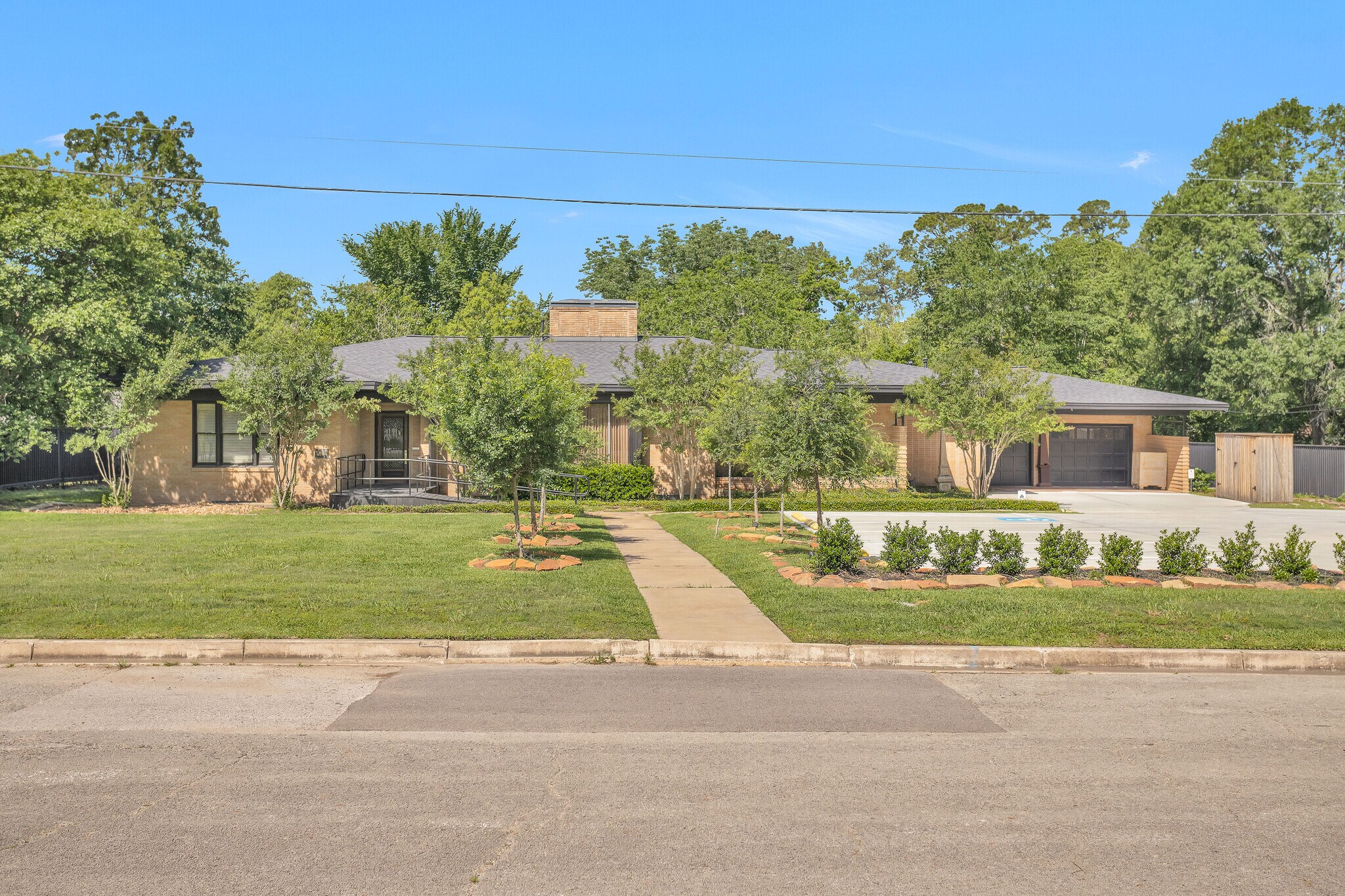 1403 N Thompson St, Conroe, TX for sale Building Photo- Image 1 of 35