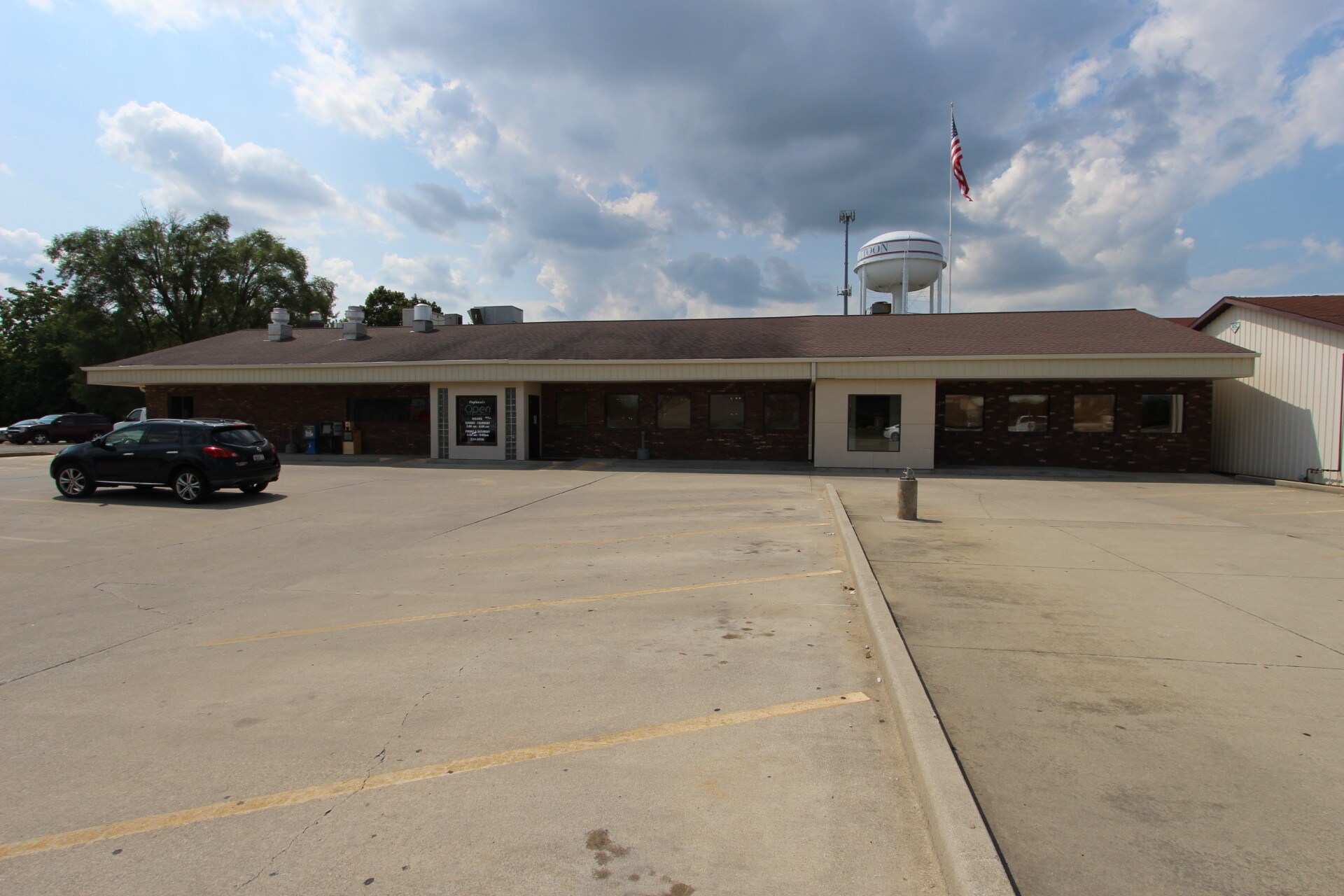 319 N Logan St, Mattoon, IL for sale Building Photo- Image 1 of 1