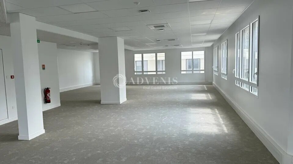 Office in Chessy for sale - Interior Photo - Image 1 of 7
