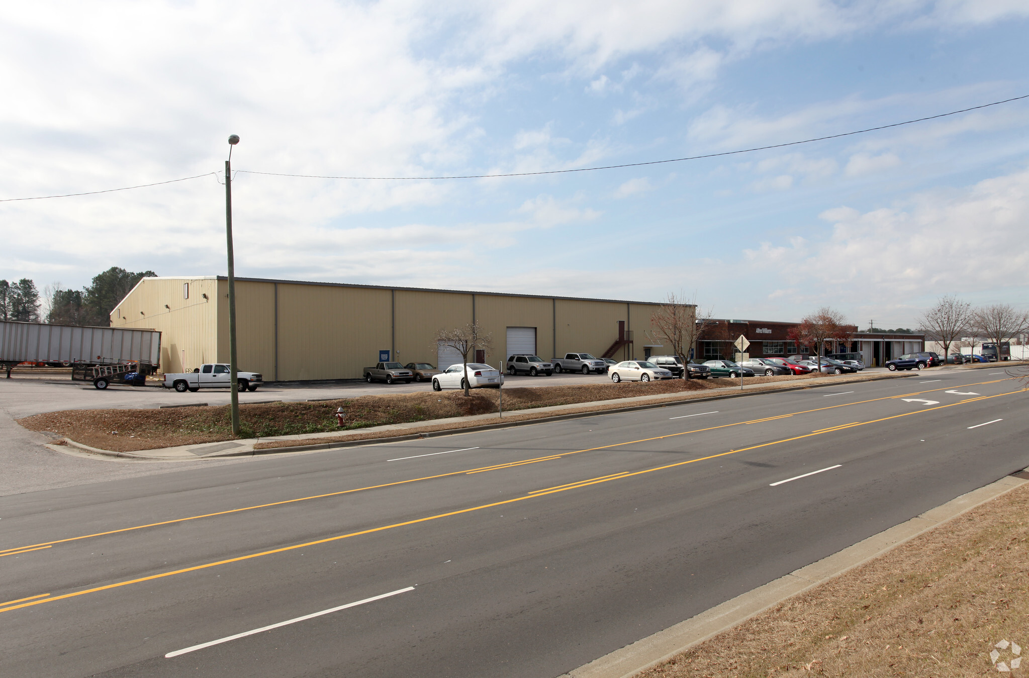 800 E Six Forks Rd, Raleigh, NC for lease Building Photo- Image 1 of 5