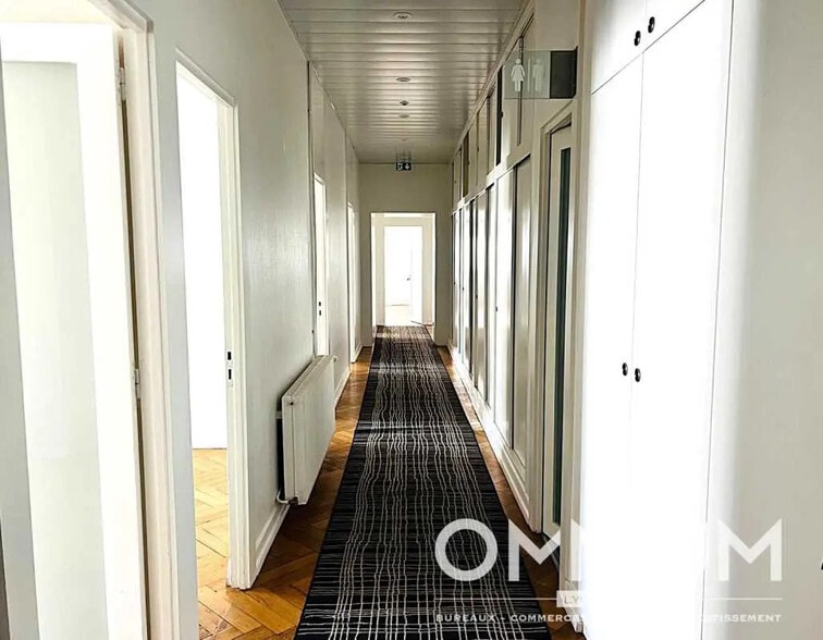 Office in Lyon for lease - Interior Photo - Image 3 of 5