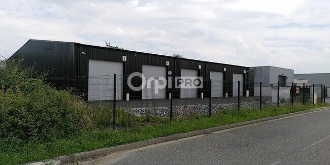 Location Local d'activités 120 m²