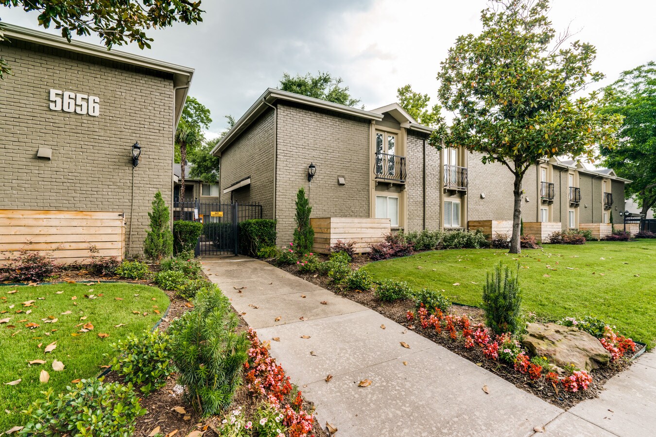 5656 Live Oak St, Dallas, TX 75206