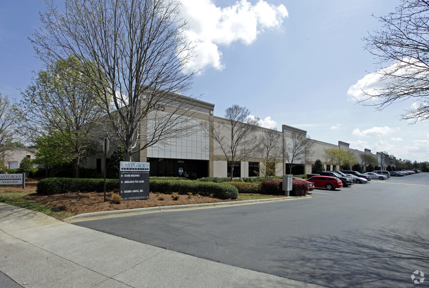 3125 Horseshoe Ln, Charlotte, NC for lease - Building Photo - Image 1 of 16