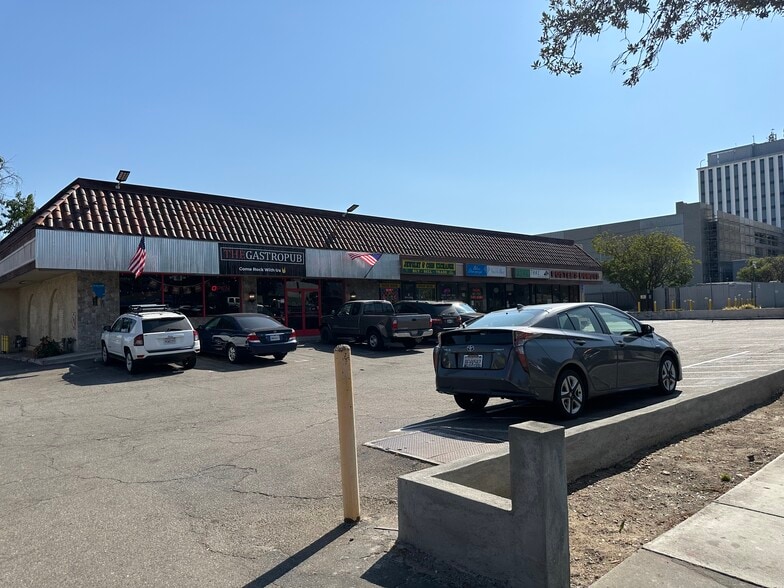 3538 E Foothill Blvd, Pasadena, CA for lease - Primary Photo - Image 1 of 8