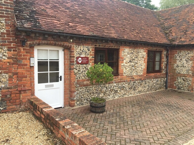 Rotten Row, Henley On Thames for lease - Building Photo - Image 1 of 2