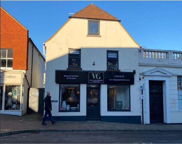 3 High St, Pulborough, WSX RH20 4DR