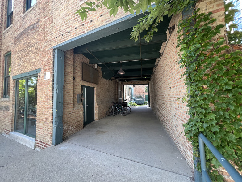 848 W Eastman St, Chicago, IL for lease - Building Photo - Image 2 of 19