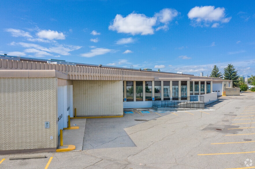 2015 Centre Ave SE, Calgary, AB for sale - Building Photo - Image 1 of 1