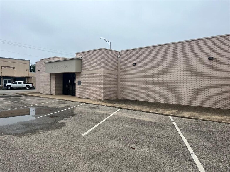 101 N 4th St, Lometa, TX for sale - Building Photo - Image 2 of 16