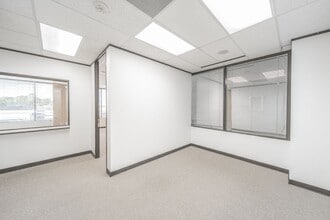 1880 S Dairy Ashford Rd, Houston, TX for lease Interior Photo- Image 2 of 4