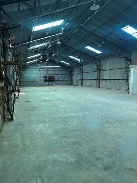 5711-5713 Hart St, Fort Worth, TX for lease - Building Photo - Image 2 of 5