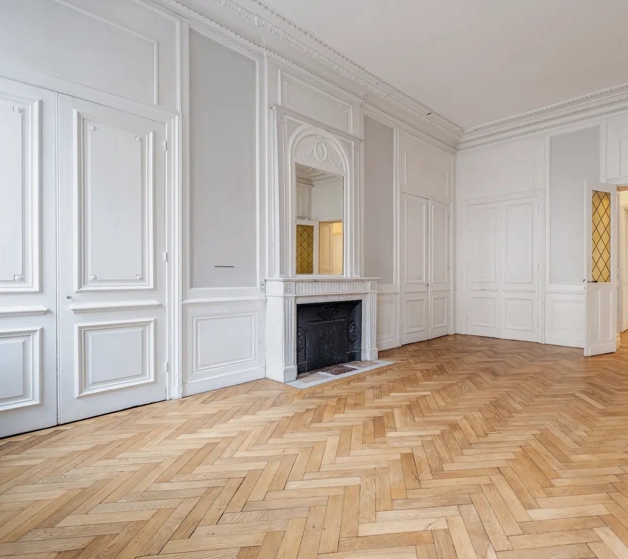 Office in Paris for lease Interior Photo- Image 1 of 5