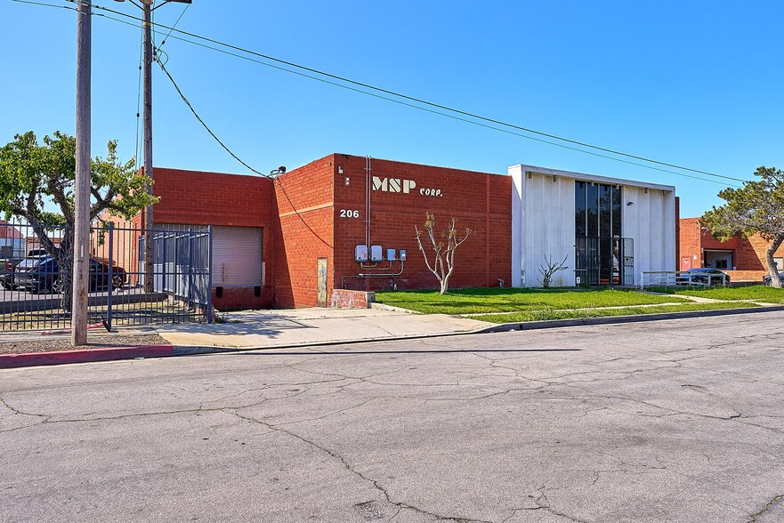 206 W 140th St, Los Angeles, CA for lease - Building Photo - Image 2 of 17