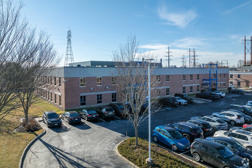 900 Highland Corporate Dr, Cumberland, RI for sale - Building Photo - Image 2 of 4