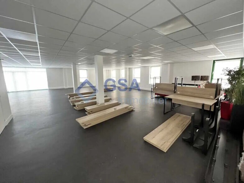 Office in Viry-Châtillon for lease - Interior Photo - Image 3 of 12