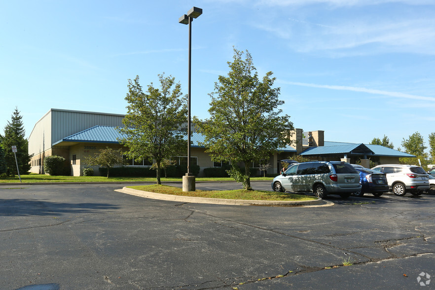 35935 Ecorse Rd, Romulus, MI for lease - Primary Photo - Image 1 of 3