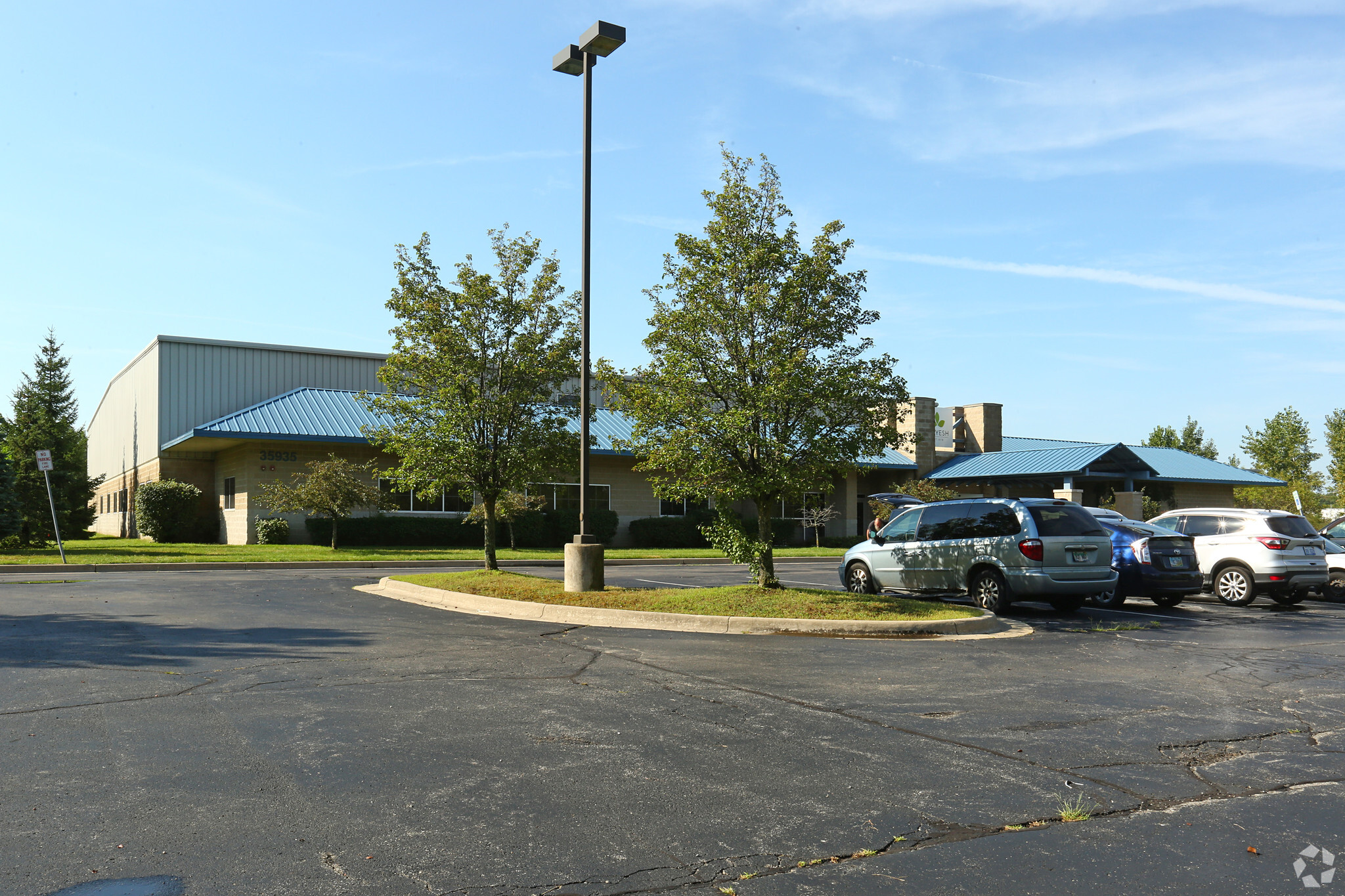 35935 Ecorse Rd, Romulus, MI for lease Primary Photo- Image 1 of 4