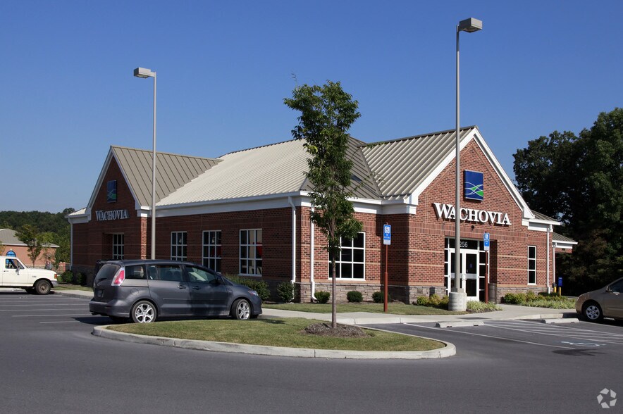 256 Crooked Run Plz, Front Royal, VA for sale - Primary Photo - Image 1 of 1