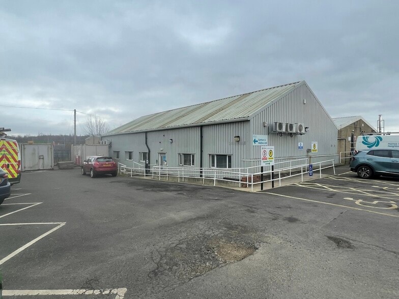 39 Alder, Huddersfield for sale - Primary Photo - Image 1 of 1