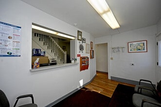 422 Summit Ave, Oconomowoc, WI for lease Interior Photo- Image 2 of 19