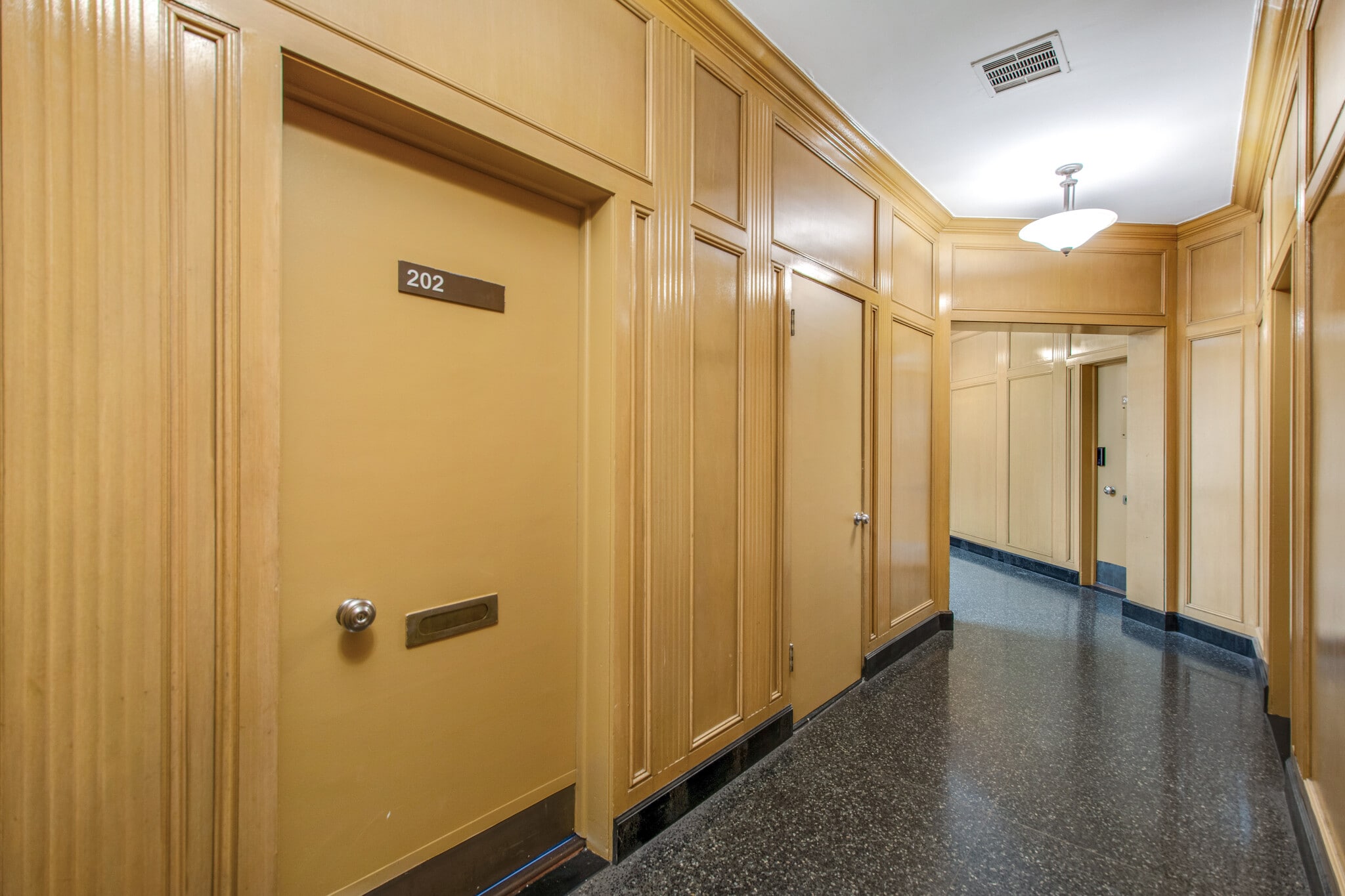 9730-9732 Wilshire Blvd, Beverly Hills, CA for lease Interior Photo- Image 1 of 6