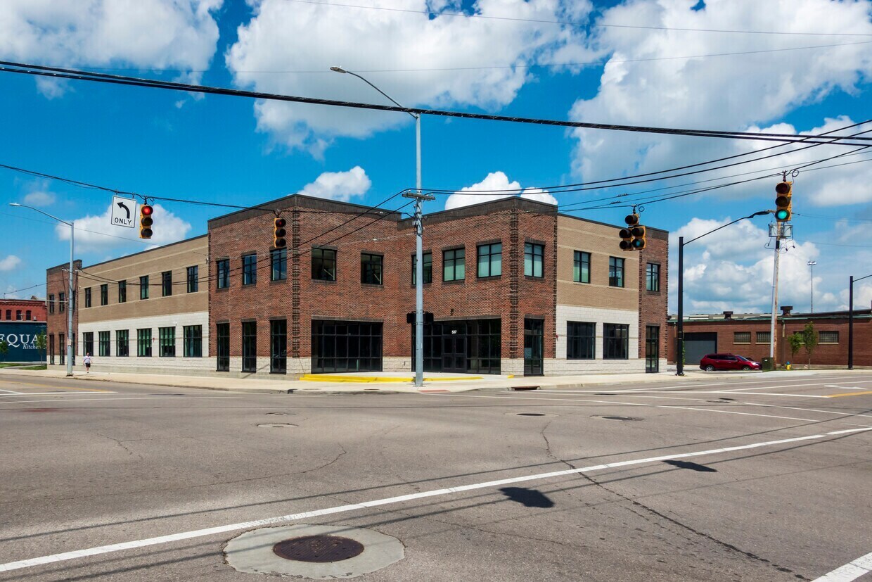 537 E Monument Ave, Dayton, OH for lease Building Photo- Image 1 of 2
