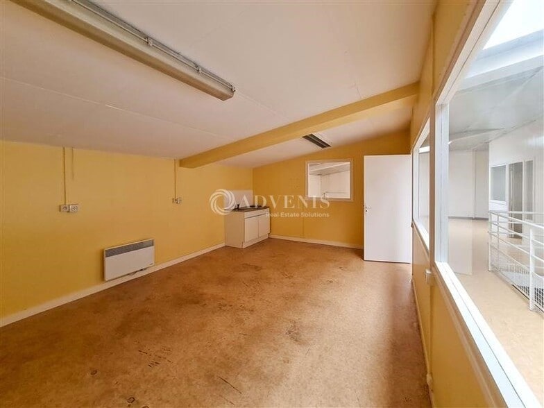 Flex in Saint-Brieuc for lease - Interior Photo - Image 3 of 10