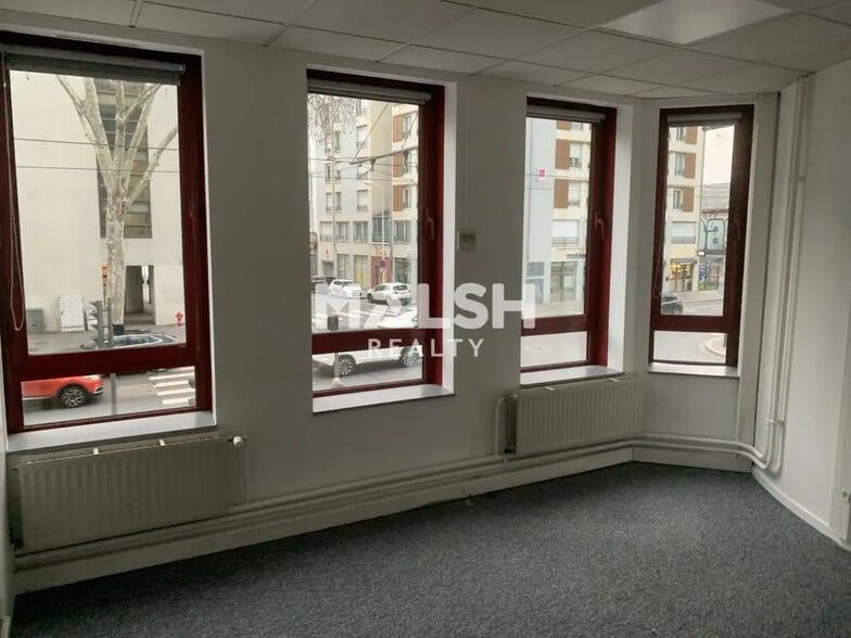 Office in Lyon for lease - Interior Photo - Image 2 of 20