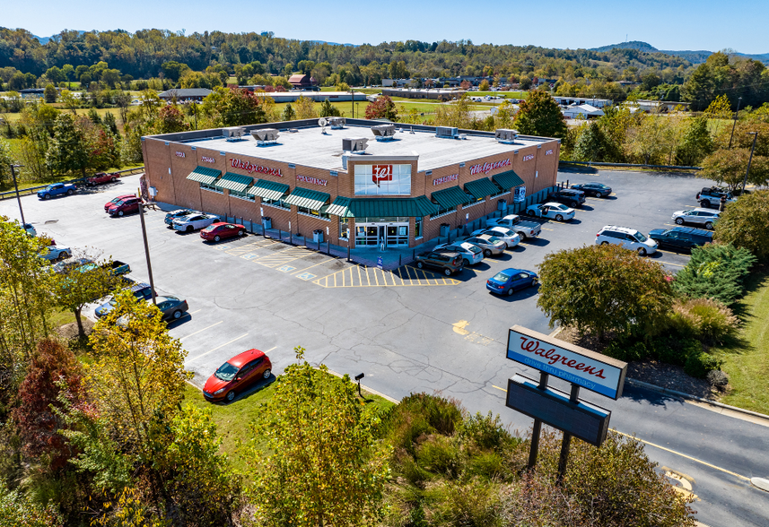 1395 W D St, North Wilkesboro, NC for sale - Building Photo - Image 2 of 5