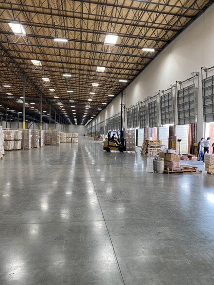 4200-4250 Shirley Ave, El Monte, CA for lease - Interior Photo - Image 3 of 19